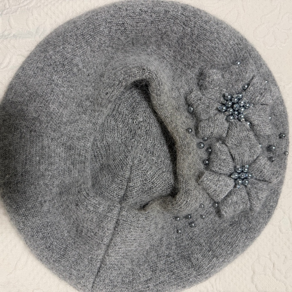 Elegant Gray Beret with Floral Embellishments